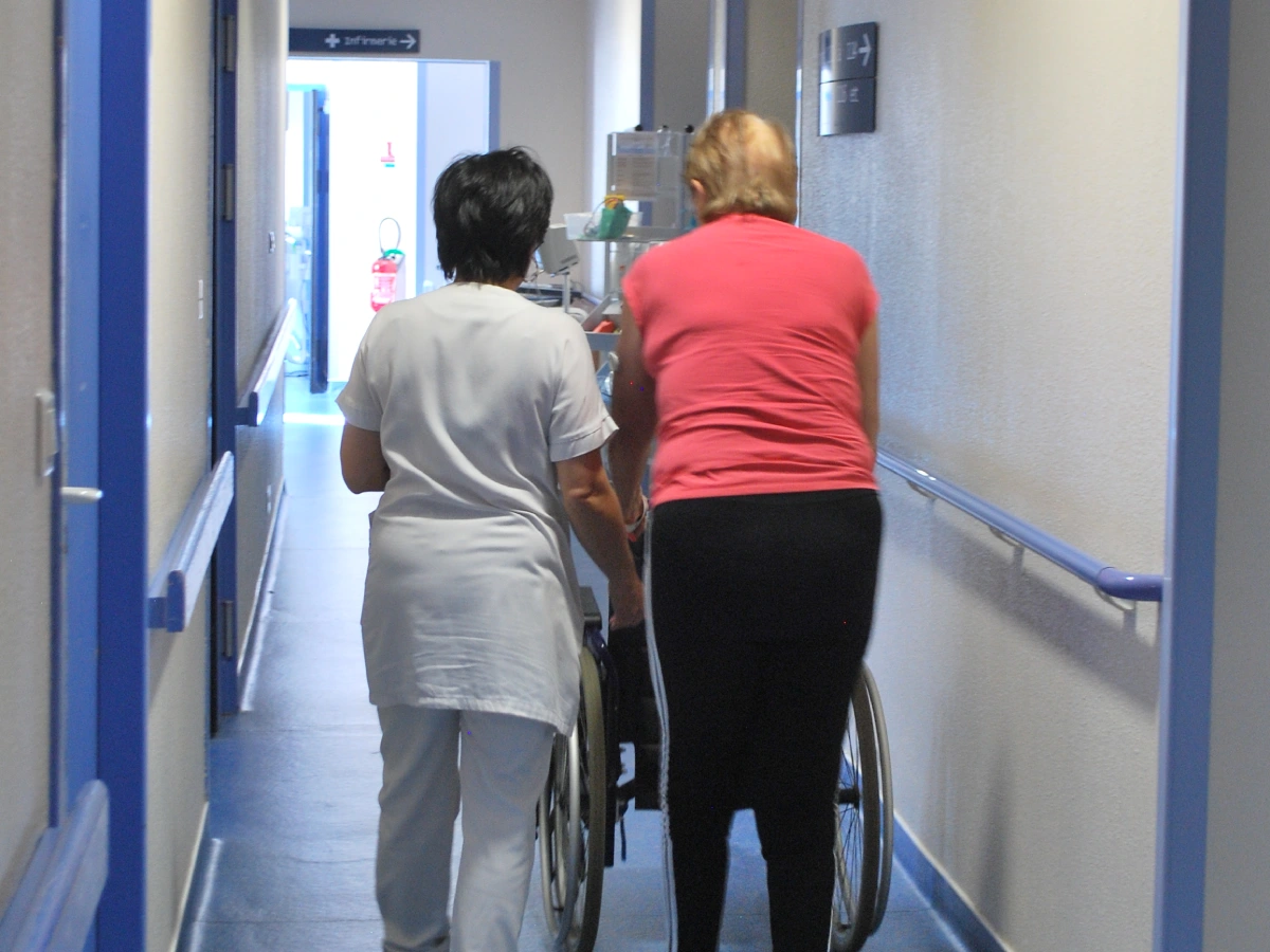 La date de sortie est estimée dès votre entrée. Parfois, elle peut être retardée pour des raisons médicales. Le jour et l’heure de votre sortie vous sera communiquée par le médecin.